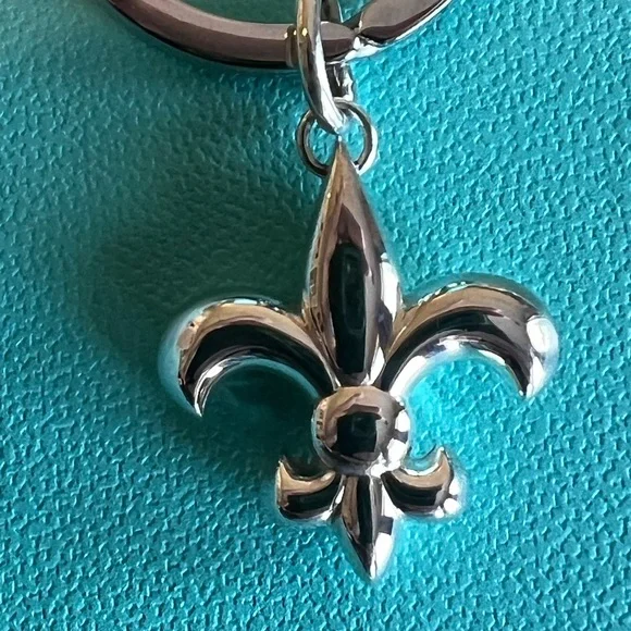 🌸🌸 Authentic Tiffany & Co. RARE Fleur De Lis Keyring - Picture 6 of 10